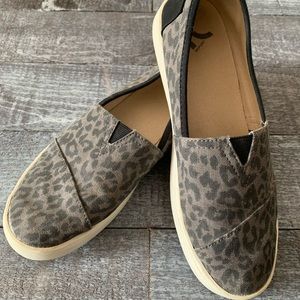 Report Grey Leopard Slip-On Sneakers